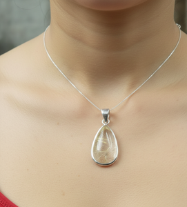 Pendentif en quartz rutilé doré naturel en forme de poire, argent sterling 925 plaqué or jaune, bijou artisanal bohème en cristal de guérison pour elle - Product Image 2