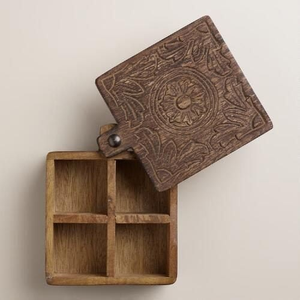 Boîte à épices en bois antique avec couvercle martelé à motif floral, 4 compartiments, étanche, lavage à la main uniquement - Product Image 1
