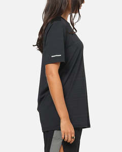 Nouveau T-shirt décontracté noir à col rond, ample et respirant, anti-rides, écologique, en polyester/coton doux pour femme - Product Image 3