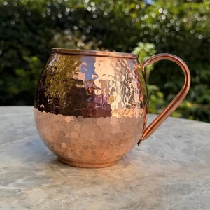 Tazas de Cobre Martillado Hechas a Mano con Acabado Sin Lacar y Asa de Latón, Artículos de Bebida Artesanales - Product Image 5