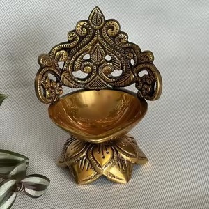 Diya en laiton artisanal, finition antique, style ethnique, pour le festival Diwali, la Pooja, le temple, la décoration de la maison - Product Image 3