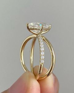 แหวนหมั้นมอยส์ซาไนต์ทรงมาร์คีส์ ประดับเพชรแบบสปลิตชั้น พาเว่ ทองคำเหลือง - Product Image 2