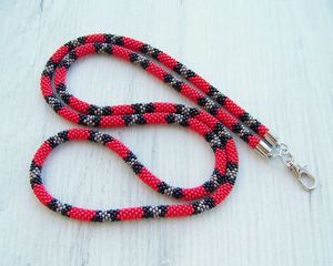 Collier tendance bohème à perles, porte-clés et porte-carte d'identité fait main pour le bureau et l'école à prix avantageux - Product Image 4