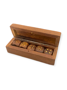 Caja de Madera Natural para Dados de 5 Pulgadas con 5 Dados de Madera, Elegante Estuche de Almacenamiento para Juegos de Mesa, Juegos de Fiesta y Educativos - Product Image 3