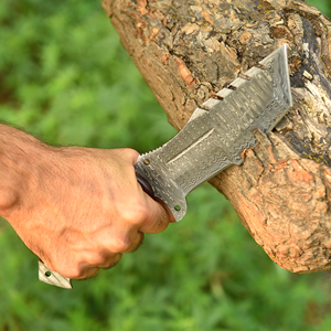 Cuchillo de caza y camping Nordic Forge Tracker de acero de Damasco, hecho a mano, con espiga completa, mango de palisandro y funda para transporte. - Product Image 4
