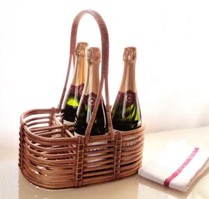Cesta de picnic de ratán única, perfecta para transportar vino, champán y bebidas, y como almacenamiento decorativo para la mesa de recepción de invitados, procedente de la India. - Product Image 1