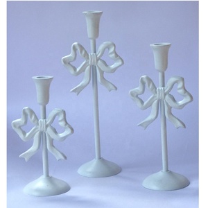 Portavelas Vintage con lazo, portavelas con acabado blanco, soporte para Lazo, centro de mesa de Pascua, regalo de boda, portavelas Vintage de latón - Product Image 1
