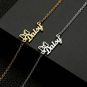 Collier Pendentif en Acier Inoxydable Plaqué Or, Design Nœud, Personnalisable avec Nom ou Mot, Bijou Charme pour Femme, Vente en Gros - Product Image 5