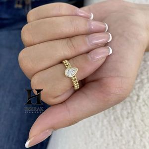 Bague minimaliste en forme de goutte d'eau, solitaire en forme de poire horizontale, chaîne cubaine, cadeau d'anniversaire, bijou raffiné - Product Image 3