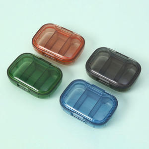 Boîte de rangement compacte en plastique pour pilules avec 3 compartiments pour l'organisation quotidienne des médicaments - Product Image 3