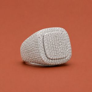 Anillo de Plata 925 Personalizado con Moissanita Iced Out, Base Sólida, Diseño de Cúpula Gruesa, Joyería Fina - Product Image 2
