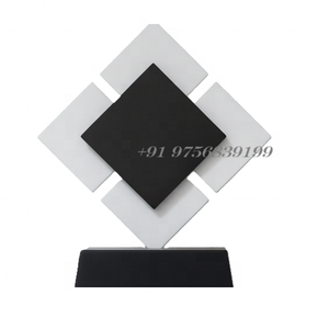 Trophée géométrique moderne en résine acrylique noir et blanc avec base en bois noir pour la reconnaissance d'entreprise et les événements - Product Image 1