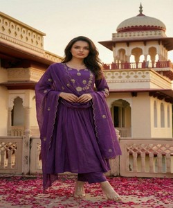 Conjunto de Lujo de Algodón Chanderi con Bordado, de Secado Rápido, con Dupatta, para Uso Festivo, Precio al por Mayor, Prenda Étnica - Product Image 4