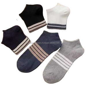 Chaussettes de sport unisexes avec logo personnalisé, absorbant la transpiration - Product Image 2