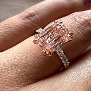Bague solitaire en or jaune 14 carats avec diamant rose taille émeraude de 3,01 carats, cultivé en laboratoire, sertie à griffes, cadeau romantique pour fiançailles ou soirée - Product Image 2