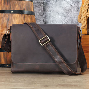 Sac messager en cuir imperméable de qualité export avec port USB pour les voyages, le bureau, l'université et les affaires, disponible à la vente - Product Image 4
