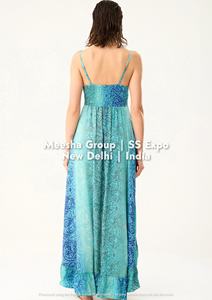 เดรสยาวสายเดี่ยวคอลึกทรงวีสำหรับผู้หญิง ลายดอกไม้ แต่งสม็อคด้านหลัง ผ้าพลิ้วไหว เหมาะสำหรับใส่ไปทะเลในฤดูร้อน มีหลายแบบให้เลือก - Product Image 2