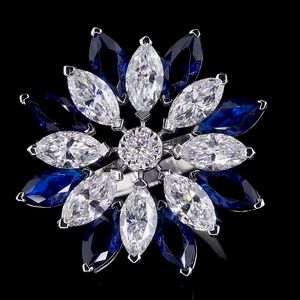 Bague à grappe florale en diamant de laboratoire bleu et blanc de taille marquise - Product Image 4