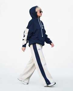 Ensemble de survêtement à capuche pour homme Oneten Apparel, color block, bleu marine et crème, coupe ample, décontracté pour l'automne - Product Image 3