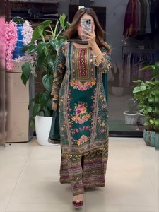 Colección Festiva 2026: Kurti-Plazzo-Dupatta de Muselina Pesada Lavable con Cuello Redondo, Tejido Sólido, Ajuste Holgado Casual y Manga Larga - Product Image 4