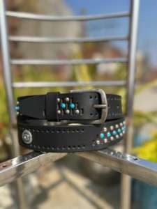 เข็มขัดหนังแท้สไตล์วินเทจตะวันตกแบบคลาสสิก ตกแต่งด้วยหมุดโลหะ ดีไซน์หนังวัวขนดิบ หัวเข็มขัดเหล็กแข็งแรงทนทาน ความกว้าง 1-1.5 นิ้ว - Product Image 3