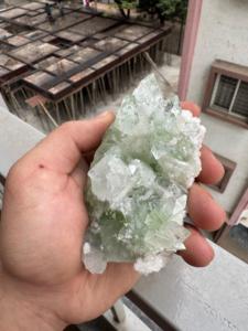 Cristal de Cuarzo Verde Natural Tallado en Forma de Racimo |   Piedra Mineral Curativa Premium para Decoración Navideña - Product Image 3