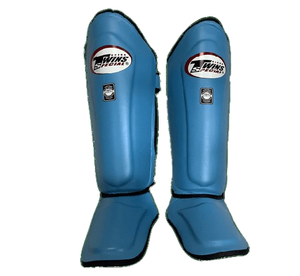 สนับแข้งหนังแท้แบบปรับได้ น้ำหนักเบา พร้อมตัวล็อคแบบตะขอและห่วงและหัวเข็มขัด-TWINS มวยไทย MMA ป้องกันขั้นพื้นฐาน - Product Image 1