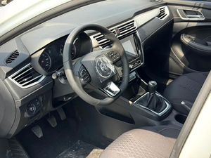 Nuevo MG MG5 2025, Sedán Estándar de 5 Plazas, Especificaciones GCC, 1499cc, 4x4, 199Hp, 4 Cilindros, Transmisión Manual, Gasolina, Volante a la Izquierda - Product Image 4