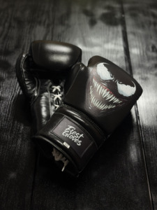 Guantes de boxeo de cuero personalizados, cierre con cordones, guantes de combate con impresión por sublimación, correa de muñeca ajustable para boxeo - Product Image 1