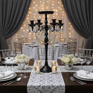 Candélabre de table en métal noir fait main, personnalisé avec cristaux suspendus et plateau carré pour décoration de centre de table - Product Image 2