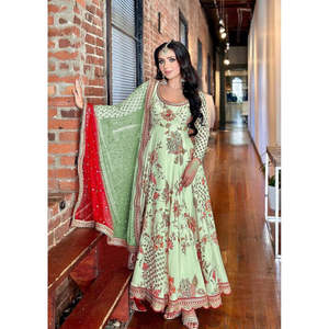 Vestidos de Noche Elegantes con Bordado Intenso y Trabajo de Lentejuelas, Parte Superior e Inferior con Dupatta - Product Image 5