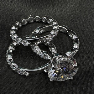 Bague de fiançailles en or blanc 14 carats avec diamant de 11,27 carats, diamant de laboratoire rond de 6 carats au centre, pierres latérales de luxe taille marquise et ronde, modèle statement - Product Image 5