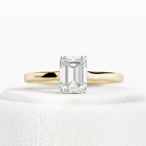 Anillo de Compromiso con Diamante Cultivado en Laboratorio, Corte Esmeralda, Halo Oculto, 1 Quilate, Piedras Laterales Brillantes, Oro Sólido de 18K, Certificado IGI, Claridad VVS - Product Image 1