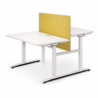Bureau de travail moderne électrique réglable en hauteur pour deux personnes, en bois, rectangulaire, avec dessus blanc et panneau de confidentialité jaune en forme de T