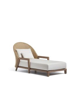 Chaise longue Holando en teck massif de haute qualité avec rotin synthétique et coussin pour usage extérieur. - Product Image 1