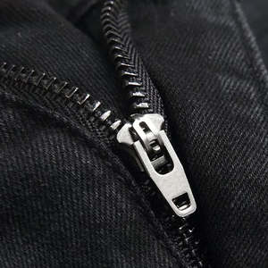 กางเกงยีนส์ขาสั้นผู้ชายรุ่นใหม่สุดฮิต ดีไซน์แต่งเพชร ระบายอากาศได้ดี ผ้าฝ้าย สไตล์ลำลอง สตรีทแวร์ รับตัดเย็บตามสั่ง - Product Image 4