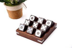 Jeu de Tic Tac Toe carré en bois fait main, écologique et parfait pour les enfants et les familles, jeu de table multijoueur, éducatif Montessori - Product Image 4