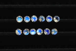 พลอยมูนสโตนสีรุ้งทรงกลมขนาด 4 มม. แบบเจียระไนเหลี่ยม - Product Image 4