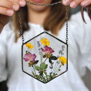 Cadre photo suspendu moderne minimaliste en métal et verre, hexagonal, pour herbarium de fleurs pressées, vente en gros, décoration pour la maison et le salon - Product Image 1