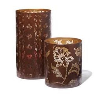 Portavelas de metal hecho a mano que crea un suave brillo ambiental, realzando la decoración festiva en rincones espirituales y hogares. - Product Image 4