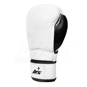 Gants de boxe en matériau durable, fabricants pakistanais de gants de boxe, gants de boxe robustes - Product Image 4