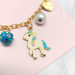 Perles en alliage époxy licorne, colorées, en forme de cœur arc-en-ciel – Décoration pour fêtes, remises de diplômes, anniversaires et usage quotidien - Product Image 3