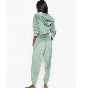 Conjunto de Dos Piezas de Invierno para Mujer, Tejido de Velour con Logotipo Personalizado Bordado, Ajustado, Sólido, Transpirable, 100% Algodón, Sudadera con Capucha Regular - Product Image 3