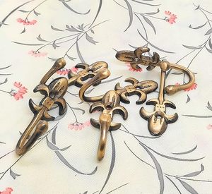 Gancho de pared vintage con soporte para llaves, perchero decorativo de metal para puerta o pared - Product Image 4