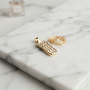 SHRAMAN DIAMOND - Colgante de Oro de 10K con Diamantes Cultivados en Laboratorio, Diseño de Barra Vertical Pequeña, Minimalista, Personalizado, Moderno y Único - Product Image 3