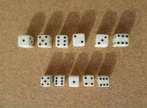 Dés en os faits à la main pour les jeux d'histoire ancienne et de fantasy - Product Image 2