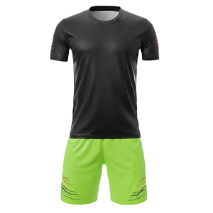 Ensemble de football sublimé dégradé en maille 100 % polyester, coupe automatisée, col rond, maillot à manches courtes et short - Product Image 4
