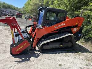 Chargeuse Kubota SVL97-2 avec broyeur forestier, hydraulique haute performance pour travaux de terrassement, construction et aménagement paysager - Product Image 6