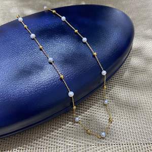 สร้อยคอมุกน้ำจืดธรรมชาติขนาด 3-4 มม. แสงเงาสวยงาม เม็ดเล็กทรงข้าว พร้อมสายคล้องคอสำหรับเด็ก - Product Image 1