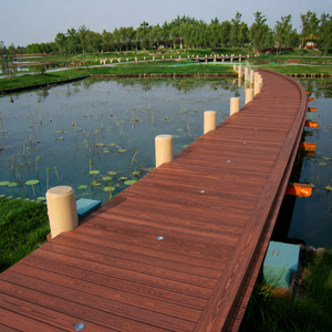 Planches de terrasse en WPC écologiques modernes, rectangulaires, à double verrouillage, grain de bois brossé, revêtement de sol extérieur imperméable - Product Image 2